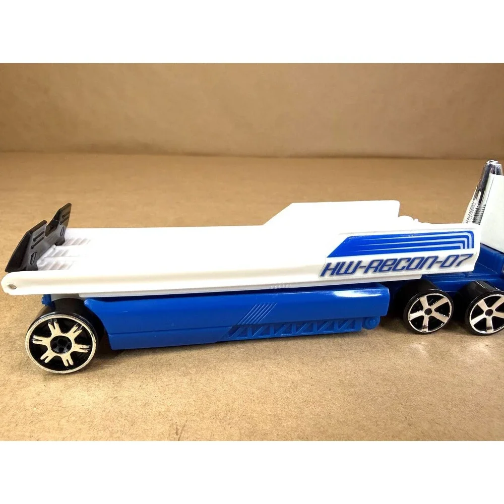 Hot Wheels HW-RECON-07 Truckin' Transporter Semi Truck Diecast Car Hauler 2002